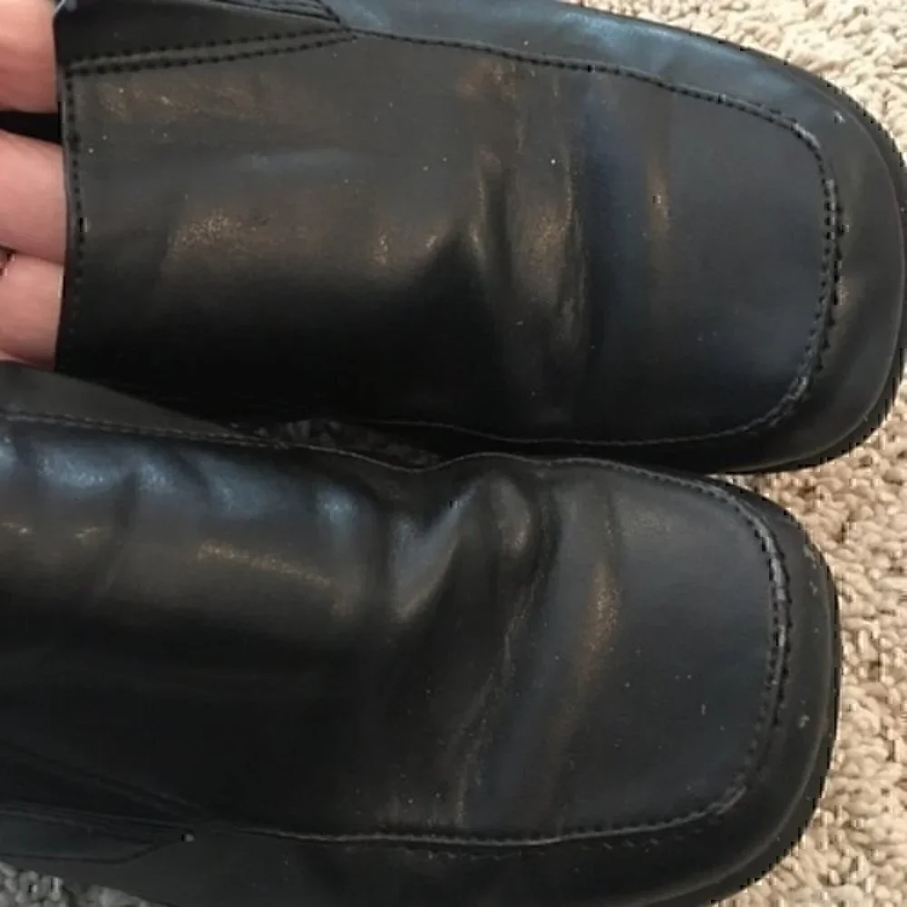 Boys size 2.5 black dress shoes